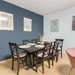 Apartman Spacious With Garden *