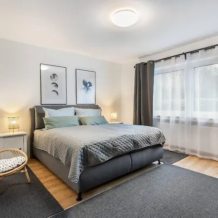 Spacious With Garden Apartman *