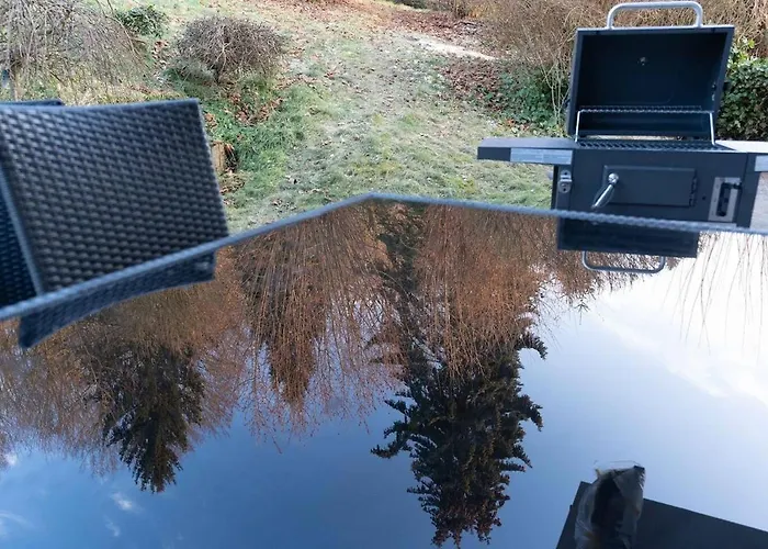 Spacious With Garden Apartment